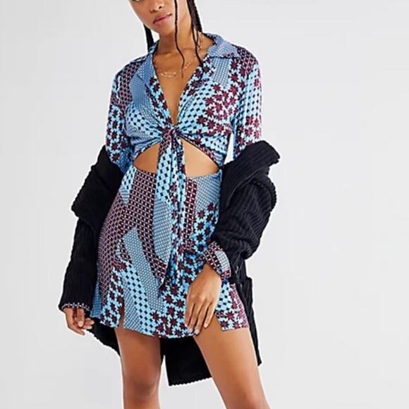Free People x REVOLVE Women’s Miki Long Sleeve Blue Sea Combo Printed Mini Dress - Picture 9 of 14